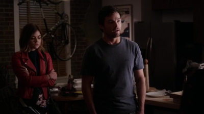 Pretty_Little_Liars_S06E13_The_Gloves_Are_On_720p_WEB-DL_DD5_1_H_264-NTb_1953.jpg