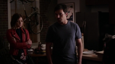 Pretty_Little_Liars_S06E13_The_Gloves_Are_On_720p_WEB-DL_DD5_1_H_264-NTb_1954.jpg