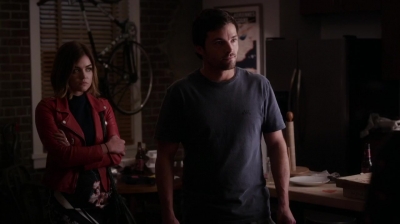 Pretty_Little_Liars_S06E13_The_Gloves_Are_On_720p_WEB-DL_DD5_1_H_264-NTb_1971.jpg