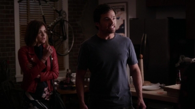 Pretty_Little_Liars_S06E13_The_Gloves_Are_On_720p_WEB-DL_DD5_1_H_264-NTb_1972.jpg