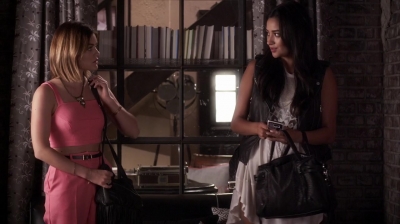 Pretty_Little_Liars_S06E16_Where_Somebody_Waits_for_Me_720p_WEB-DL_DD5_1_H_264-NTb_0510.jpg