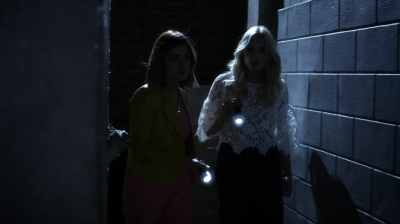 Pretty_Little_Liars_S06E16_Where_Somebody_Waits_for_Me_720p_WEB-DL_DD5_1_H_264-NTb_2128.jpg
