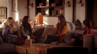 Pretty_Little_Liars_S07E03_WEB-DL_720p_DUAL_WWW_COMANDOTORRENTS_COM_0132.jpg