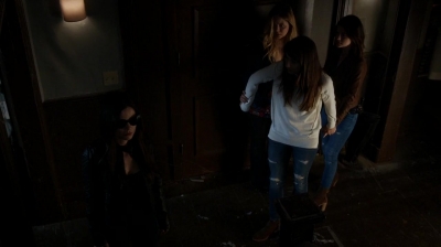 Pretty_Little_Liars_S07E10_WEB-DL_720p_DUAL_WWW_COMANDOTORRENTS_COM_2035.jpg