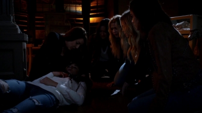 Pretty_Little_Liars_S07E10_WEB-DL_720p_DUAL_WWW_COMANDOTORRENTS_COM_2299.jpg