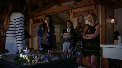 Pretty_Little_Liars_S07E11_WEB-DL_720p_DUAL_WWW_COMANDOTORRENTS_COM_2316.jpg