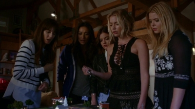 Pretty_Little_Liars_S07E11_WEB-DL_720p_DUAL_WWW_COMANDOTORRENTS_COM_2352.jpg