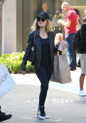 ShoppingatTheGroveLAApr1st-005.jpg