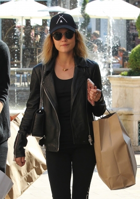 ShoppingatTheGroveLAApr1st-008.jpg