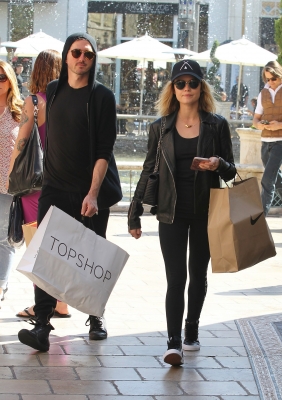 ShoppingatTheGroveLAApr1st-009.jpg