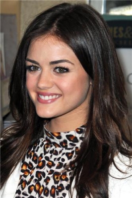 SigningCopiesSeventeen2011-18.jpg