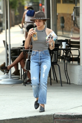 HQ

