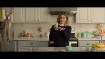 a_nice_girl_like_you_2020_1080p_web_h264-huzzah_1526.jpg