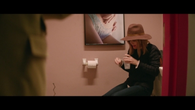a_nice_girl_like_you_2020_1080p_web_h264-huzzah_1860.jpg