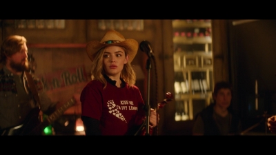 a_nice_girl_like_you_2020_1080p_web_h264-huzzah_4748.jpg