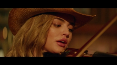 a_nice_girl_like_you_2020_1080p_web_h264-huzzah_4831.jpg