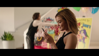 a_nice_girl_like_you_2020_1080p_web_h264-huzzah_5330.jpg