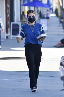 atstarbucksinstudiocity_220221-001.jpg