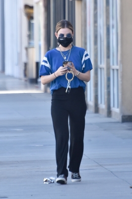 atstarbucksinstudiocity_220221-005.jpg