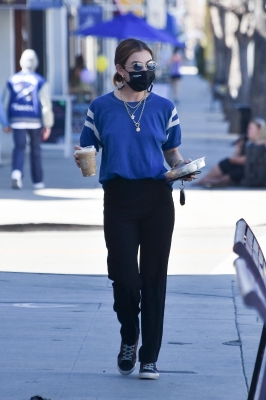 atstarbucksinstudiocity_220221-006.jpg