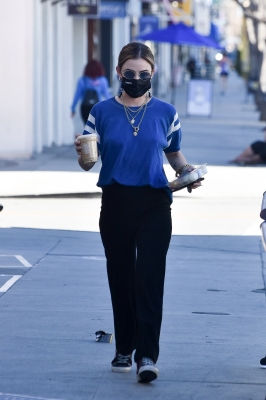 atstarbucksinstudiocity_220221-012.jpg