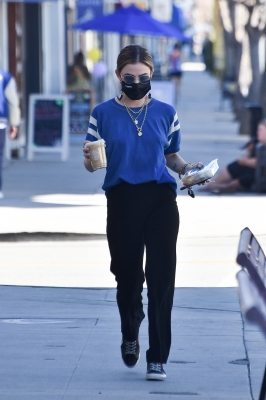 atstarbucksinstudiocity_220221-015.jpg