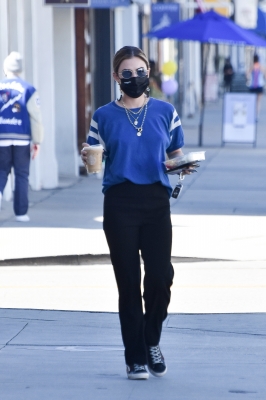 atstarbucksinstudiocity_220221-016.jpg