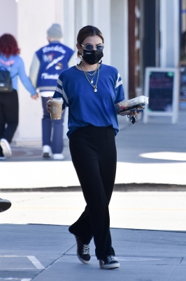 atstarbucksinstudiocity_220221-017.jpg
