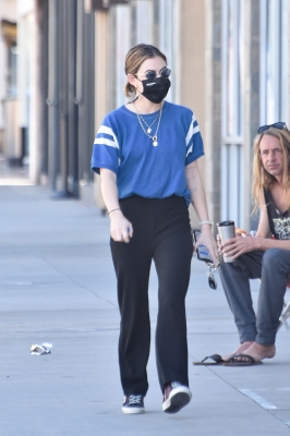 atstarbucksinstudiocity_220221-020.jpg