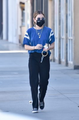 atstarbucksinstudiocity_220221-021.jpg