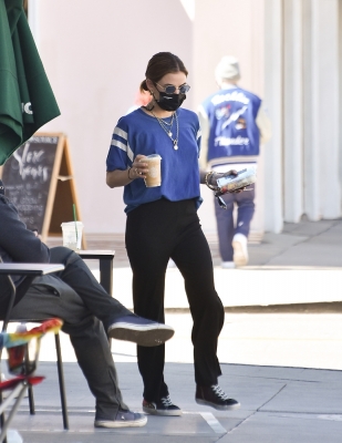 atstarbucksinstudiocity_220221-025.jpg