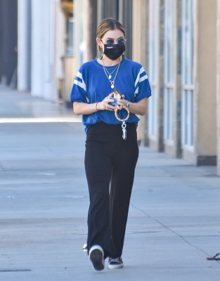 atstarbucksinstudiocity_220221-026.jpg