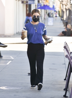 atstarbucksinstudiocity_220221-027.jpg