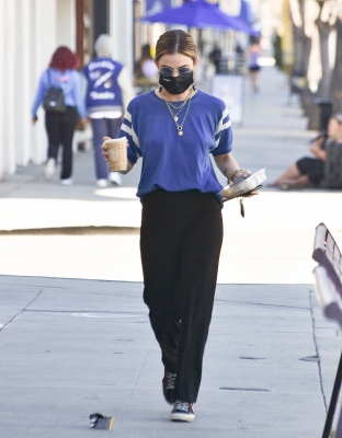 atstarbucksinstudiocity_220221-028.jpg
