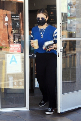 atstarbucksinstudiocity_220221-035.jpg