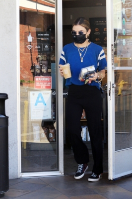atstarbucksinstudiocity_220221-036.jpg
