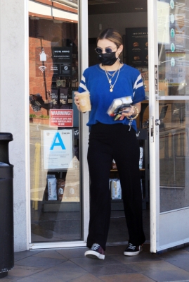 atstarbucksinstudiocity_220221-037.jpg