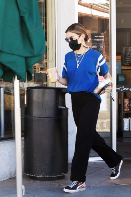 atstarbucksinstudiocity_220221-039.jpg