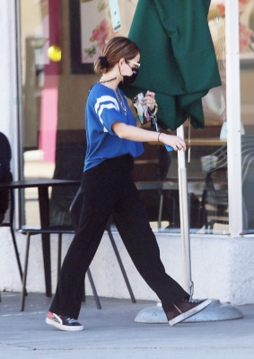 atstarbucksinstudiocity_220221-041.jpg