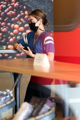 atstarbucksinstudiocity_220221-044.jpg