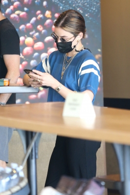 atstarbucksinstudiocity_220221-045.jpg