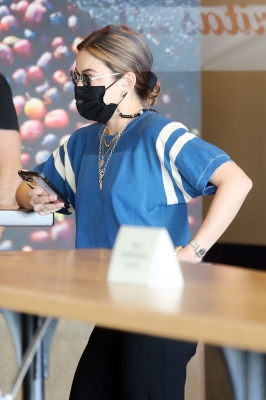 atstarbucksinstudiocity_220221-047.jpg