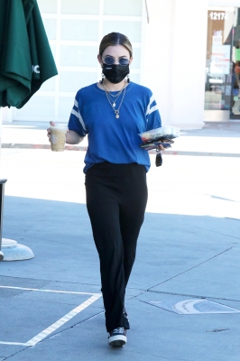 atstarbucksinstudiocity_220221-051.jpg