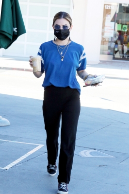 atstarbucksinstudiocity_220221-052.jpg