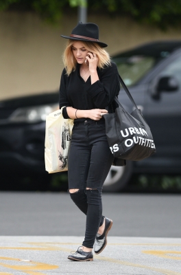 HQ
