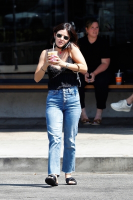 grabsanicecoffeeinla_018.jpg