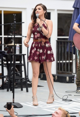 hollisterhouse030814-001.jpg