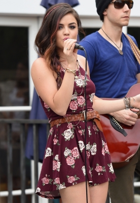 hollisterhouse030814-003.jpg