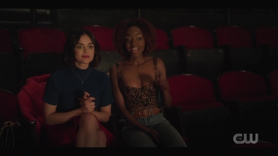 katy_keene_s01e01_1080p_web_h264-xlf_1916.jpg