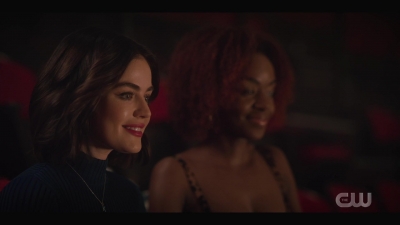 katy_keene_s01e01_1080p_web_h264-xlf_1921.jpg